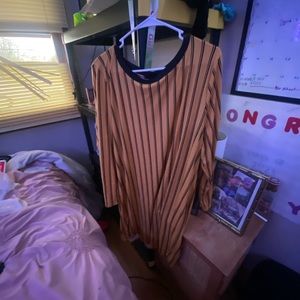 Brand is Absolutely love it!! Size is 3x and it is tan and black.